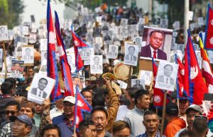 कुलमान घिसिङलाई कार्यकारी राष्ट्रपति बनाउनुपर्ने मागसहित काठमाडौंमा प्रदर्शन