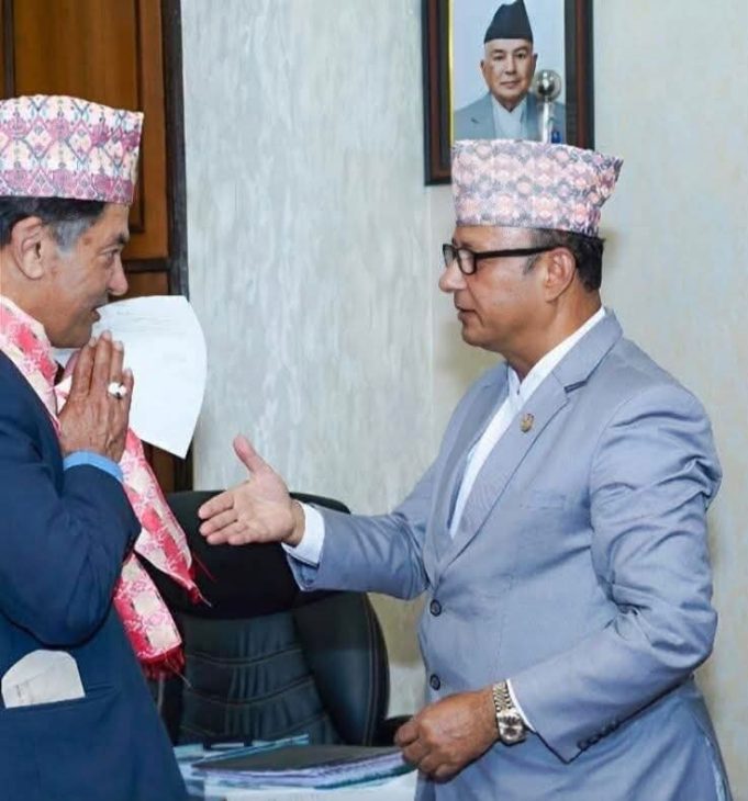 प्राधिकरणका कार्यकारी निर्देशक हितेन्द्रदेव एसियाकै उत्कृष्ट: ऊर्जामन्त्री खड्का