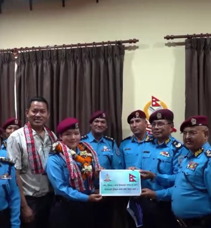 प्रहरी सहायक निरीक्षक कुन्जाङ छोपेल शेर्पा सगरमाथा आरोहणका लागि तम्तयार