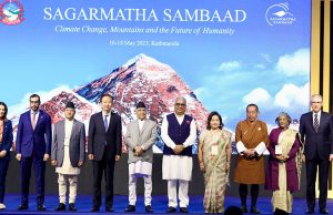 ‘सगरमाथा संवाद’का सहभागी विशिष्ट विदेशी पाहुनाहरूद्वारा हिमालको मनमोहक दृश्यअवलोकन