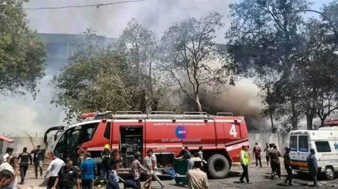 अहमदाबादमा एयर इण्डियाको विमान दुर्घटना, २४२ जना सवार