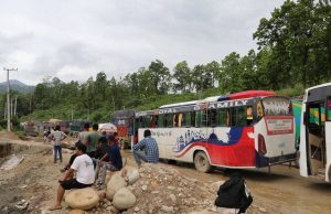बुटवल–नारायणगढ सडक पूर्णरूपमा अवरुद्ध, दुम्कीवासको वैकल्पिक मार्गमा खोलाले कटान