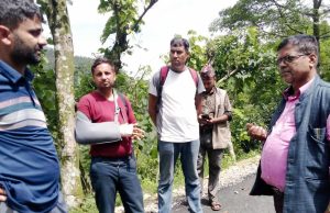पिच गरेको एक महिनामै सडक भत्कियो, उपाध्यक्ष र वडाध्यक्षको नेतृत्वमा अनुगमन