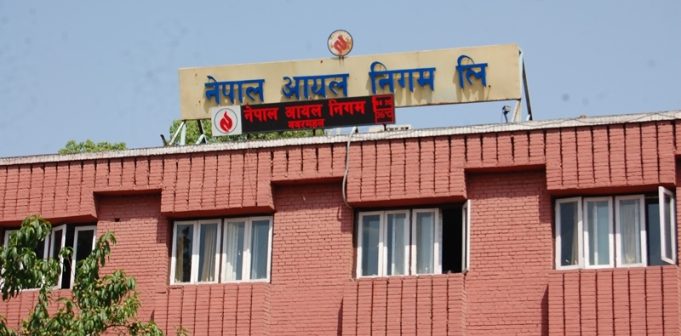 पेट्रोलियम पदार्थको मूल्य फेरि बढ्यो, नयाँ दर आज रातिदेखि लागू
