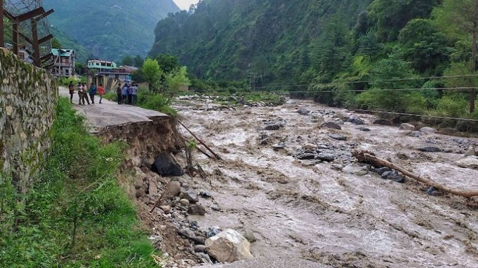 भारतको हिमाचल प्रदेशमा बादल फाट्दा बाढी, दुईको मृत्यु, १० बेपत्ता