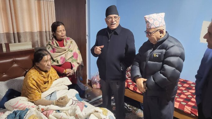खनाल पत्नी चित्रकार भेट्न पुगे प्रचण्ड-माधव