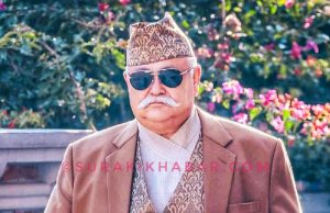 प्रहरीबाट फुत्किएर प्रदर्शनस्थलमा पुगे सांसद दीपक सिंह