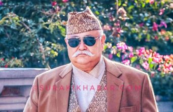 प्रहरीबाट फुत्किएर प्रदर्शनस्थलमा पुगे सांसद दीपक सिंह