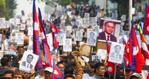 कुलमान घिसिङलाई कार्यकारी राष्ट्रपति बनाउनुपर्ने मागसहित काठमाडौंमा प्रदर्शन