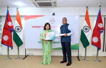 भारतीय राजदूतावासद्वारा सगरमाथा संवादका लागि नेपाललाई १५ विद्युतीय सवारीसाधन सहयोग