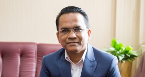 गभर्नर पौडेलको सपथग्रहण सम्पन्न