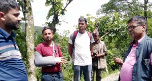 पिच गरेको एक महिनामै सडक भत्कियो, उपाध्यक्ष र वडाध्यक्षको नेतृत्वमा अनुगमन