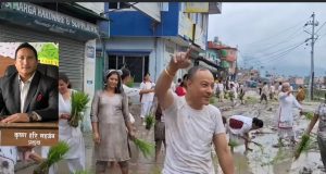 तारकेश्वरमा मेयरकै घर अगाडि धान रोप्दै विरोध