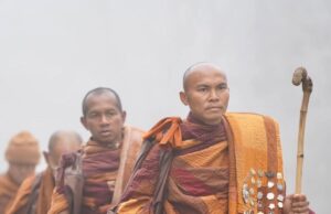 अमेरिकामा शान्तिको सन्देश बोकेर ३७ सय किलोमिटर पैदलयात्रा गर्दै बौद्ध भिक्षुहरू, हजारौँ नागरिकद्वारा सम्मानपूर्ण स्वागत